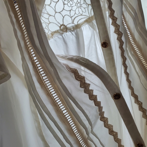 Ethereal Romantic Sleeveless White Blouse - Picture 3 of 7